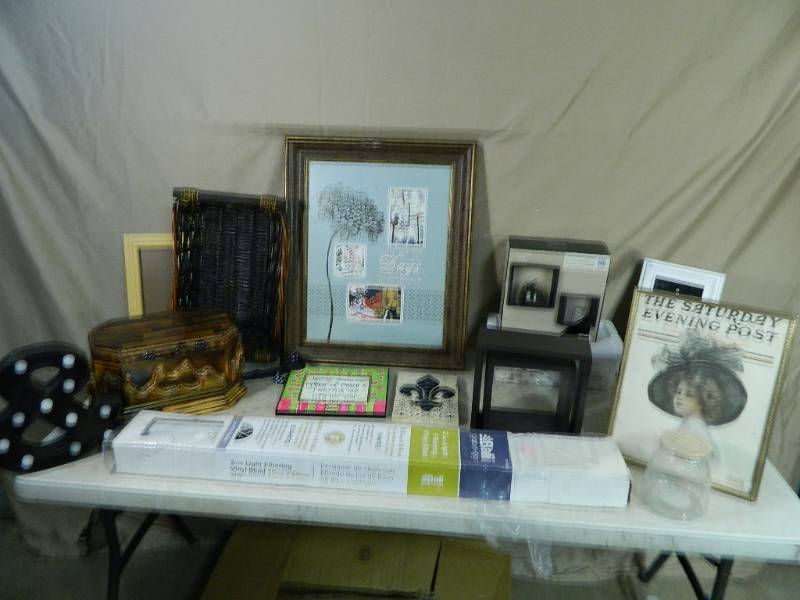 lot 112 image: Home Decoration, Wall Decor, Blinds, Etc
