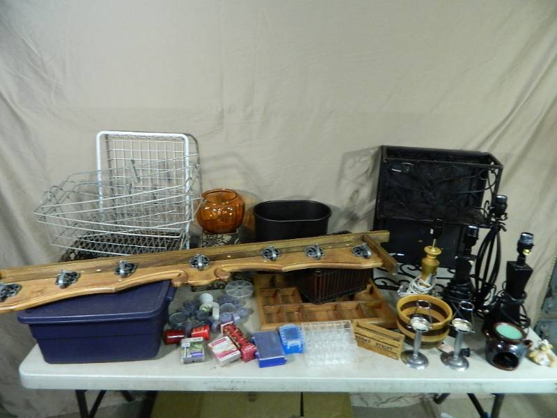 lot 115 image: Lamps, Home Decor, Candles, Etc