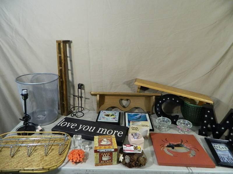 lot 126 image: Household Decor