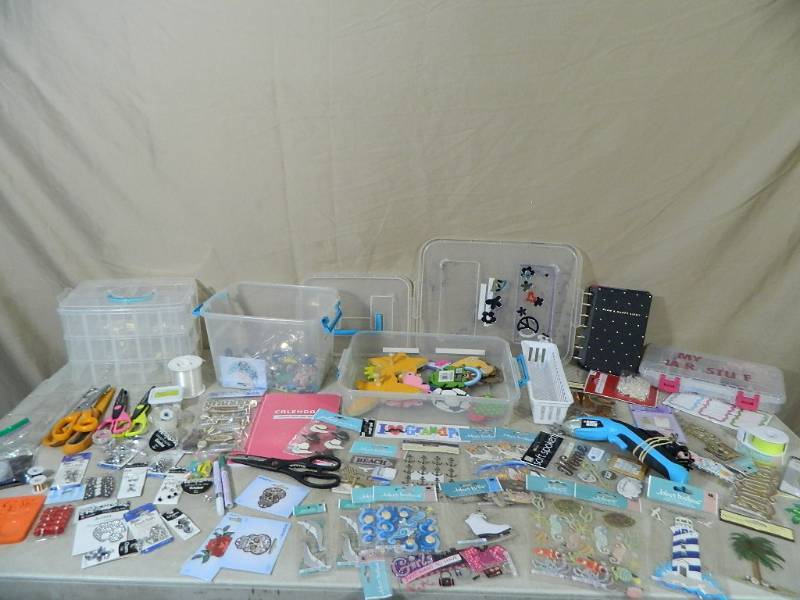 lot 129 image: Craft Supplies