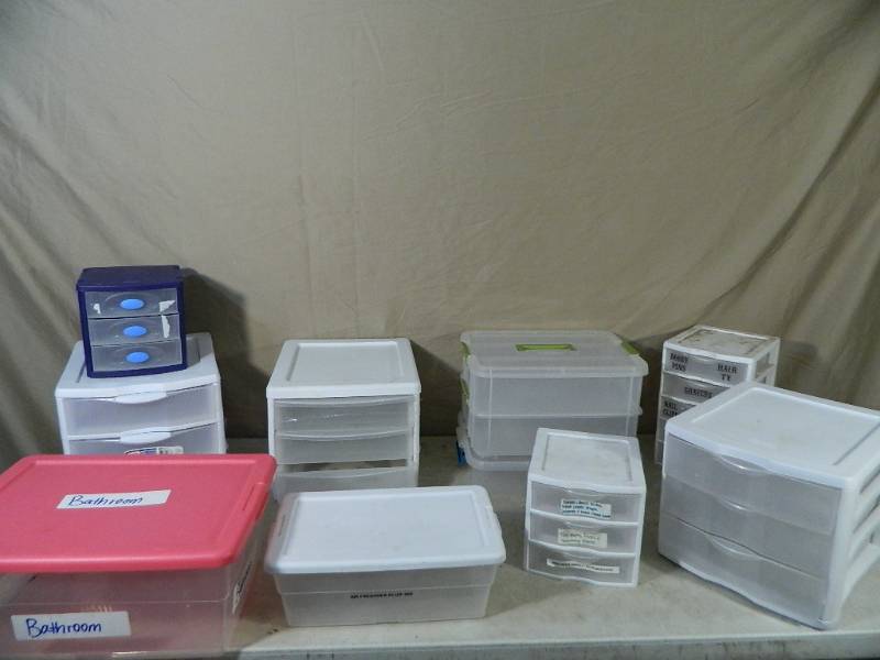 lot 134 image: Small Totes and Organizers