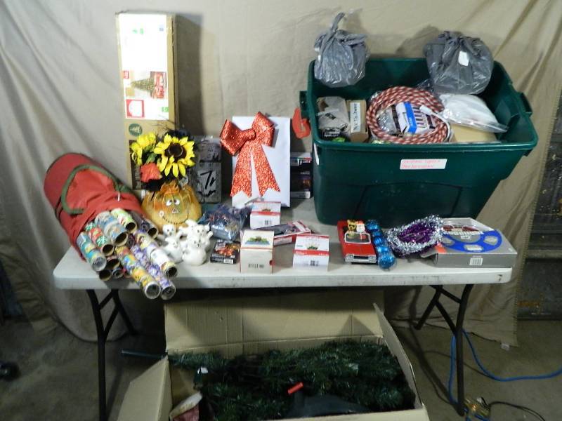 lot 149 image: Large Lot of Christmas Decorations