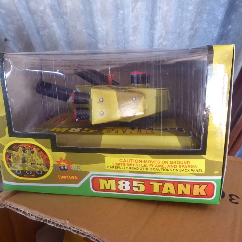 Lot of Approx 18 M85 Tanks Fireworks