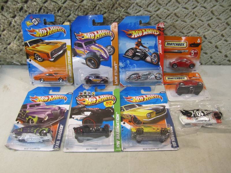 Lot of 9 Hot Wheels and Matchbox Ca...
