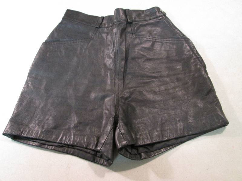 Wilsons Leather Shorts Size 2  RMDR...