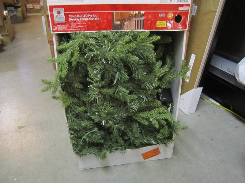 12 foot LED Pre-Lit Norway Spruce G...