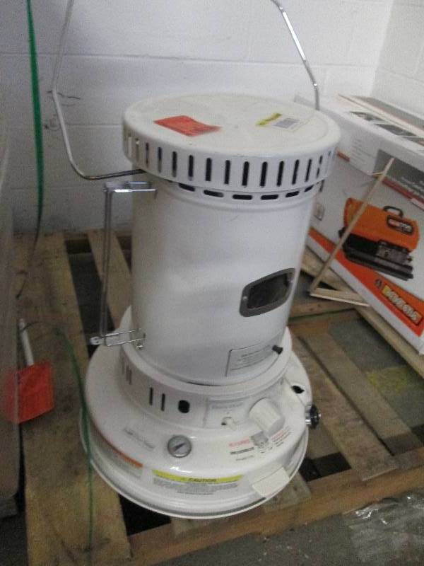 lot 31 image: DuraHeat 23,800 BTU Indoor Kerosene...