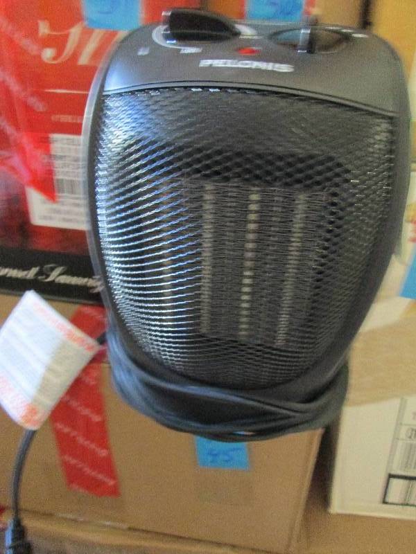 lot 36 image: Pelonis 1500-Watt OPP Ceramic Porta...