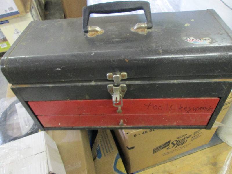lot 56 image: Metal Tool Carrying Case with Hand ...
