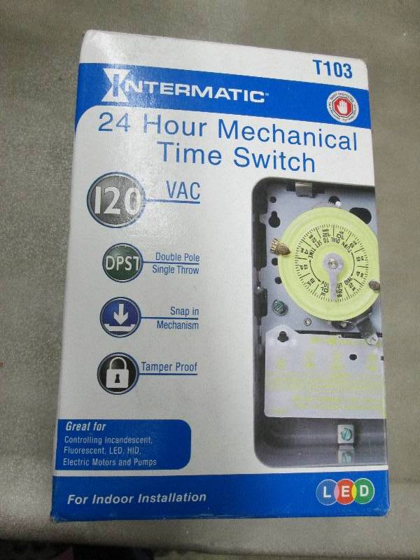 lot 93 image: Intermatic T103 Series 40 Amp 125-V...