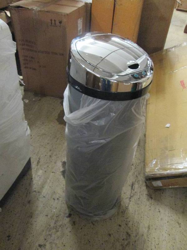 lot 124 image: Auto Trash Bin Large open box, unte...