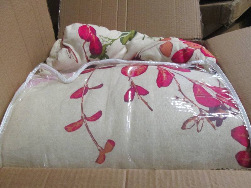 lot 143 image: Autumn Blossom Comforter Set open b...