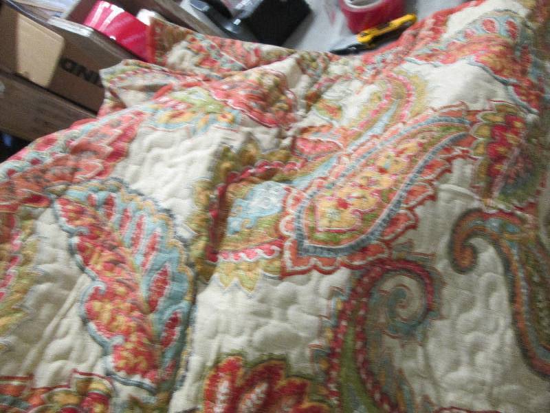 lot 147 image: Aberdeen King Quilt and Shams open ...