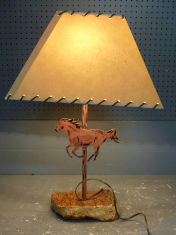 lot 5 image: Lamp