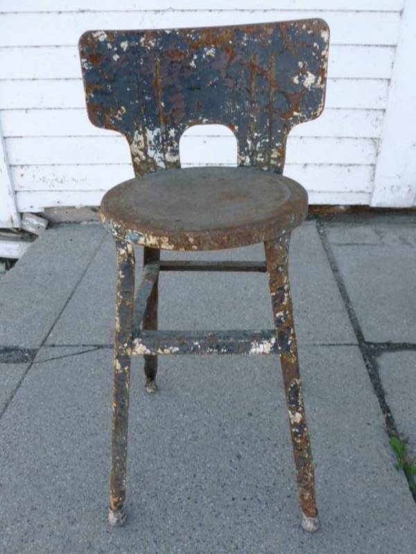 lot 7 image: Vintage Shop Stool