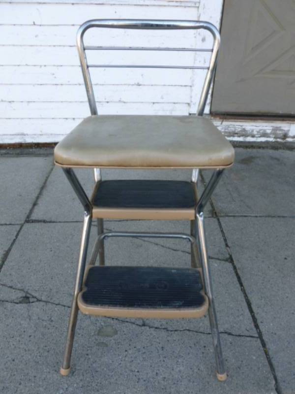 lot 9 image: Vintage Kitchen Stool