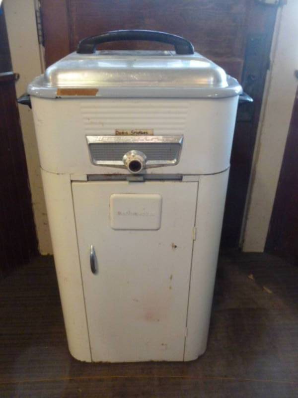 lot 13 image: Roaster Oven