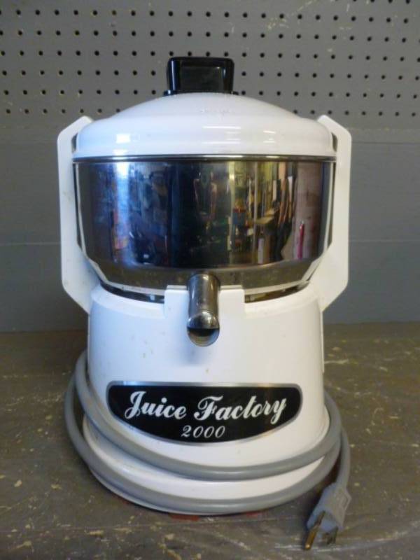 lot 14 image: Electric Juicer