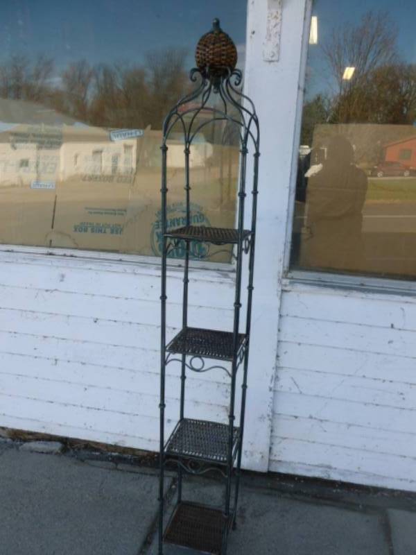 lot 15 image: Rod Iron Shelf