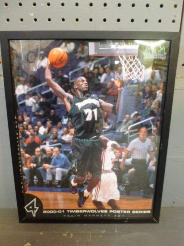 lot 19 image: Sports Collectible