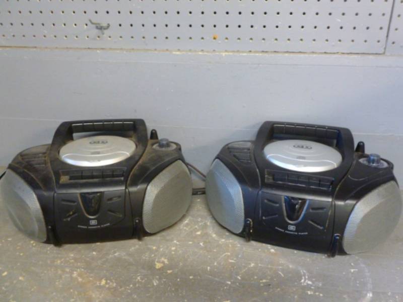 lot 24 image: Shelf Radios