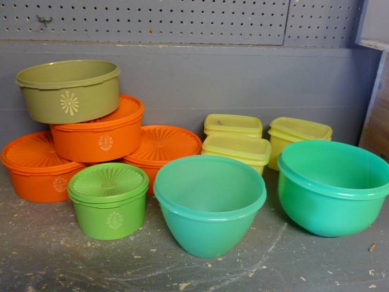 lot 26 image: Tupperware