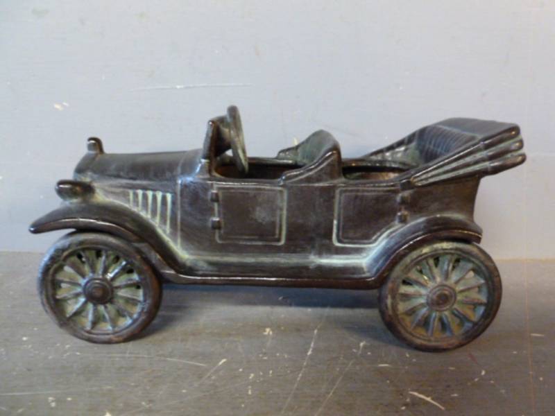 lot 28 image: Cast Metal Car