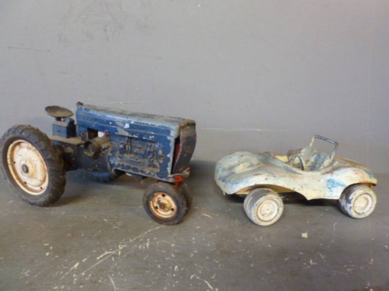 lot 29 image: Vintage Toys