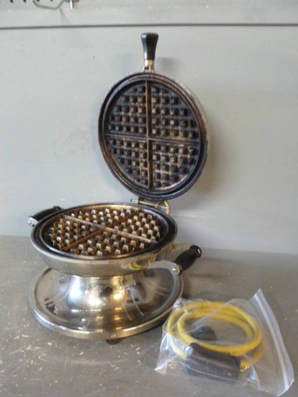 lot 37 image: Vintage Waffle Maker