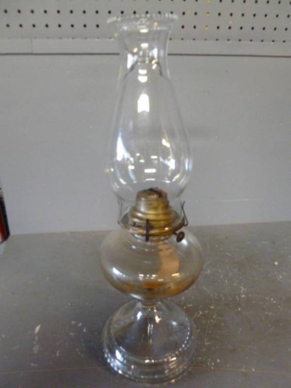 lot 46 image: Vintage Oil Lamp