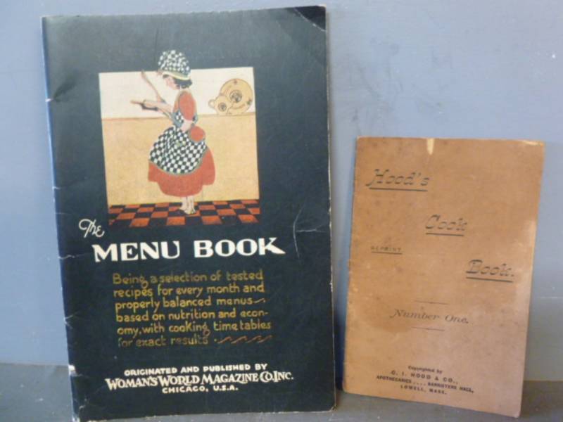 lot 48 image: Vintage Booklets