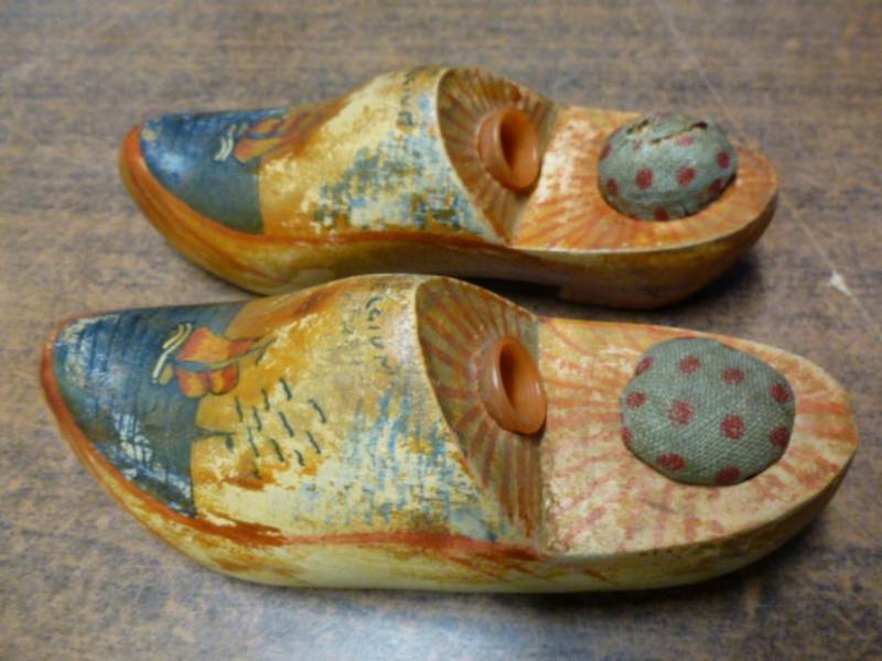lot 67 image: Antique Sewing Item