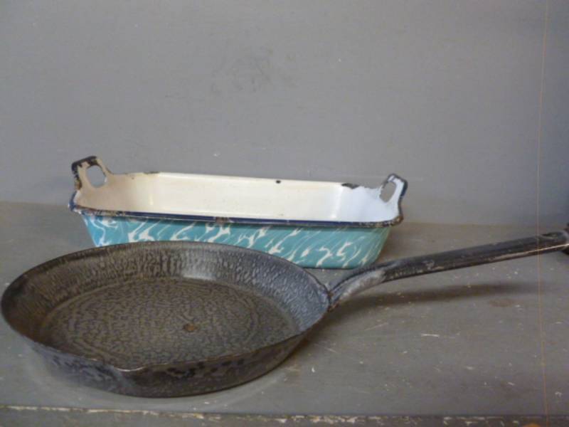 lot 98 image: Vintage Enamelware