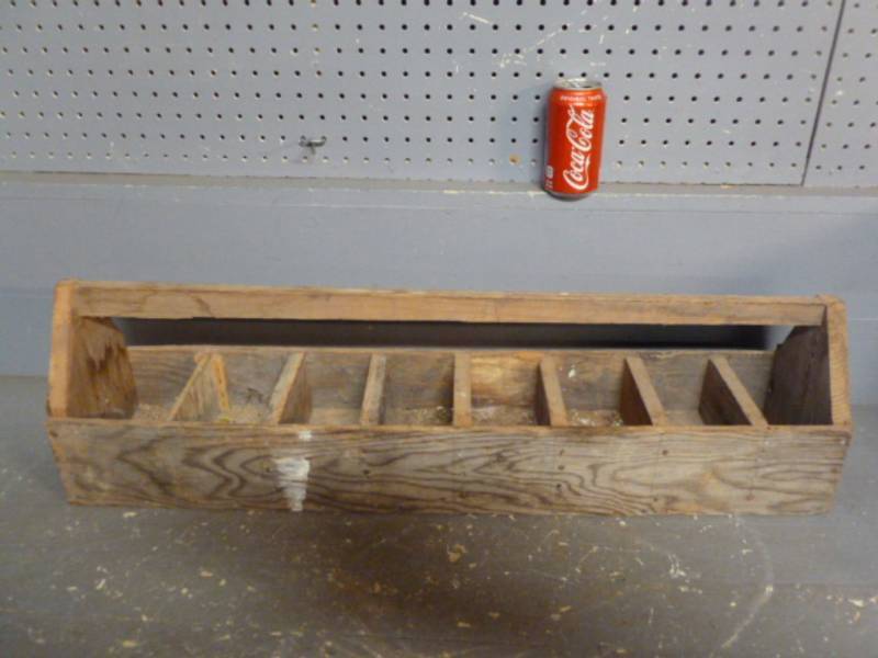 lot 108 image: Vintage Carpenters Box