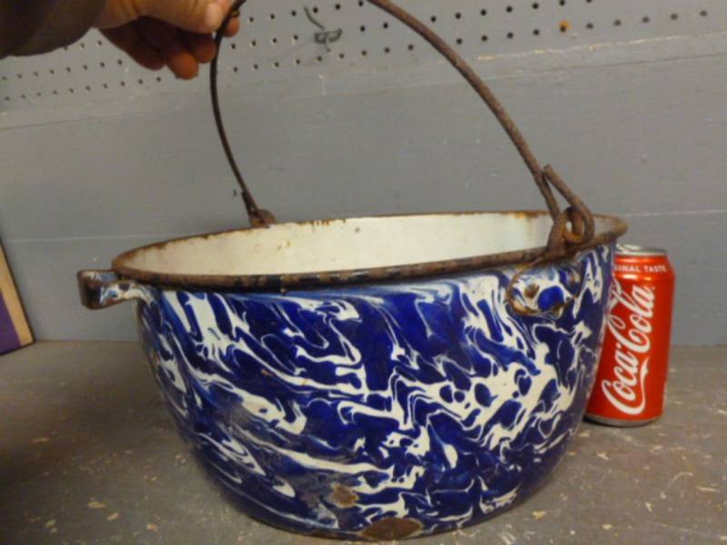 lot 109 image: Vintage Enamelware