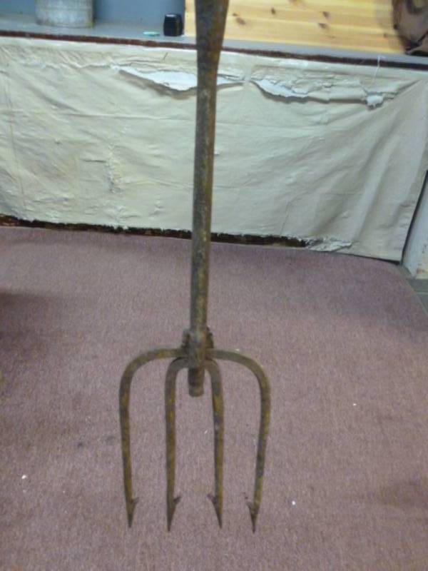 lot 118 image: Vintage River Spear