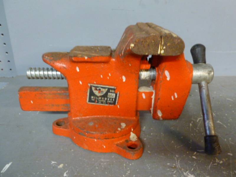 lot 124 image: Bench Vise