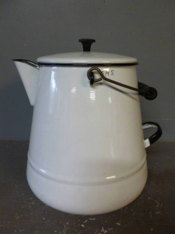 lot 133 image: Vintage Enamelware