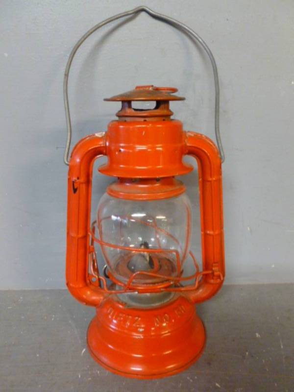 lot 142 image: Dietz Barn Lantern