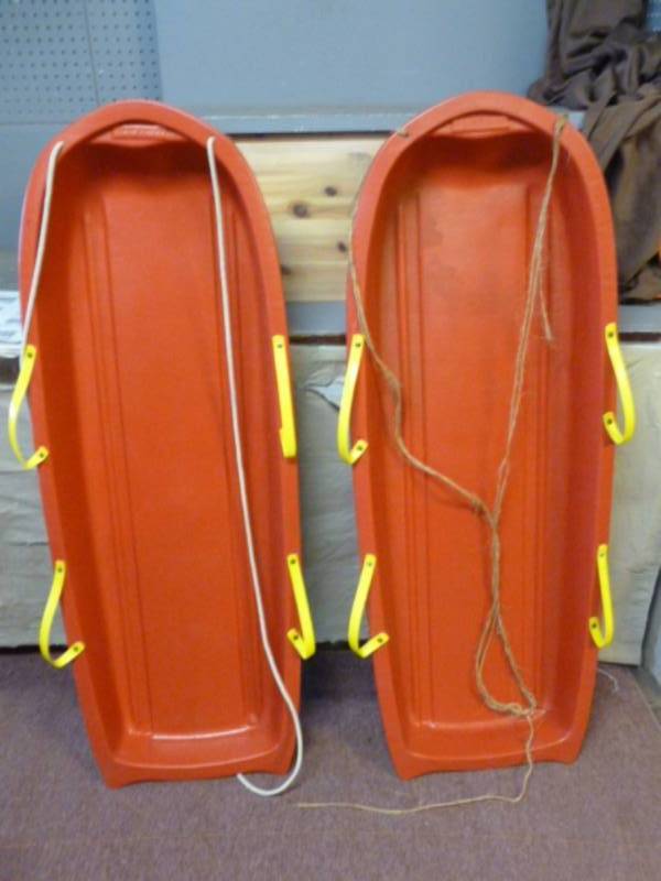 lot 150 image: Kids Snow Sleds