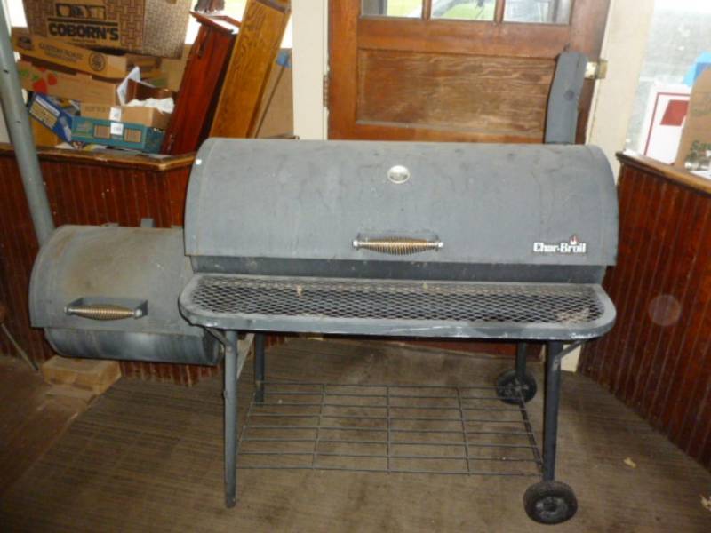 lot 152 image: Char Broil