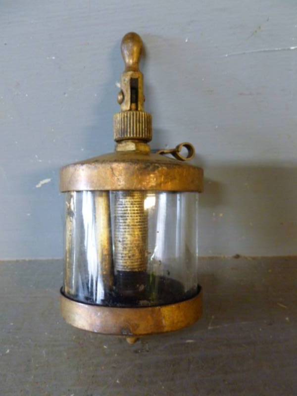 lot 202 image: Vintage Brass Oiler