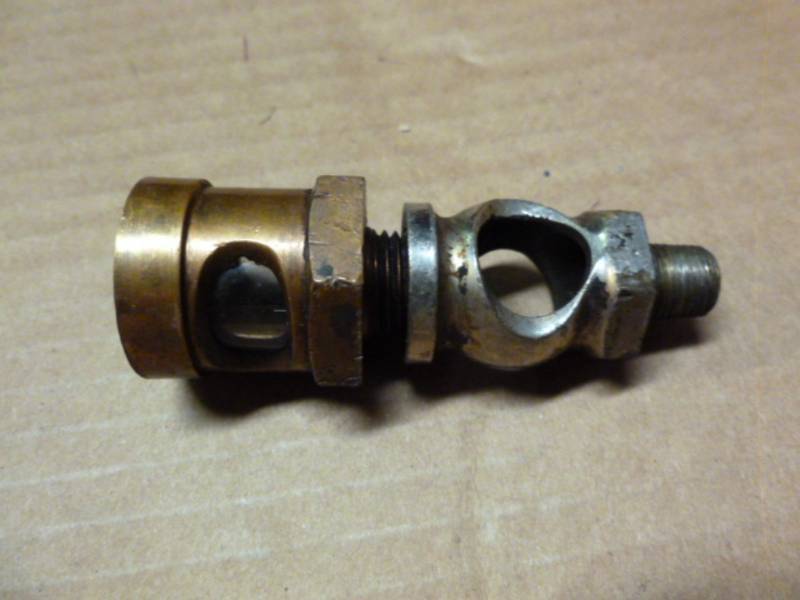 lot 203 image: Vintage Brass Site Glass