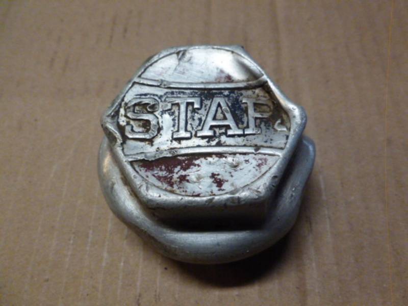 lot 211 image: Vintage Hub Cover
