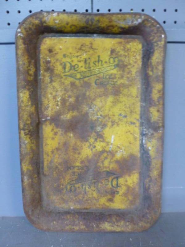 lot 219 image: Vintage Serving Tray