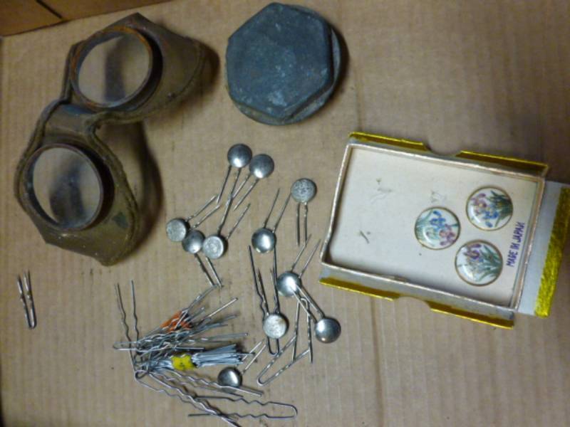 lot 221 image: Vintage Items