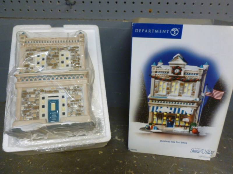 lot 236 image: Department 56 Lightup House