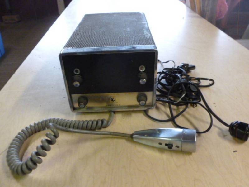 lot 250 image: Vintage Transmitter Radio