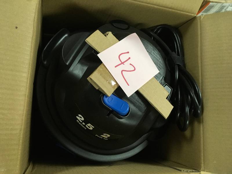 lot 42 image: Vacmaster 2.5 Gal. Portable WetDry Vac open box not used