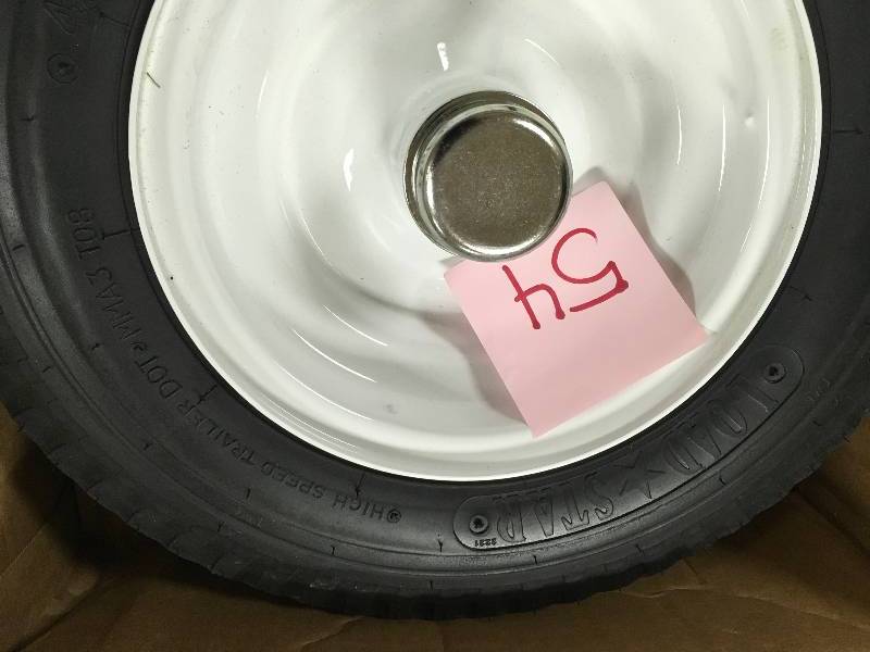 lot 54 image: Kenda Loadstar Trailer Tire, 480400-8 LRB not used
